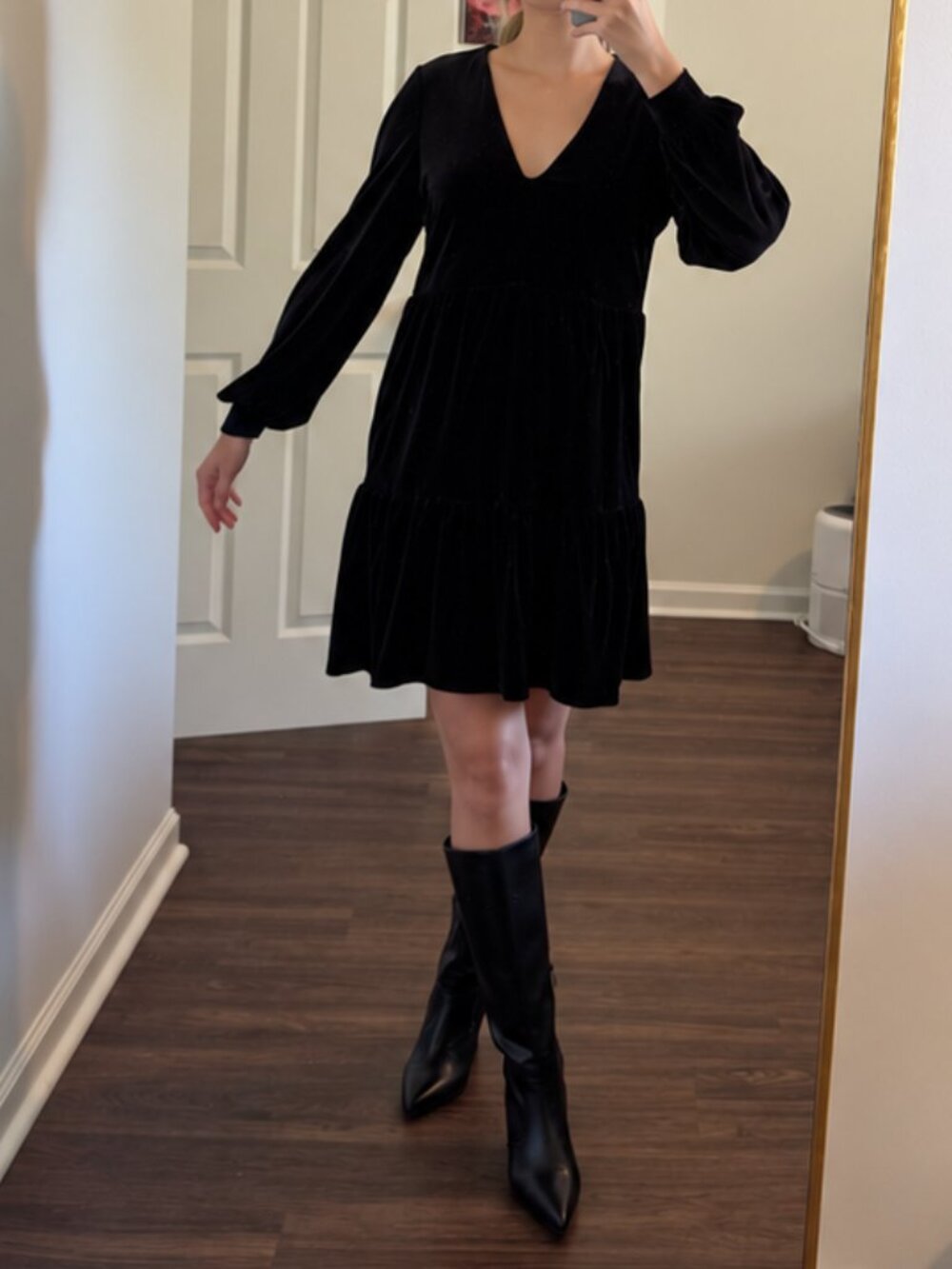 Black Velvet V-Neck Long Sleeve Dress (Size: XS)